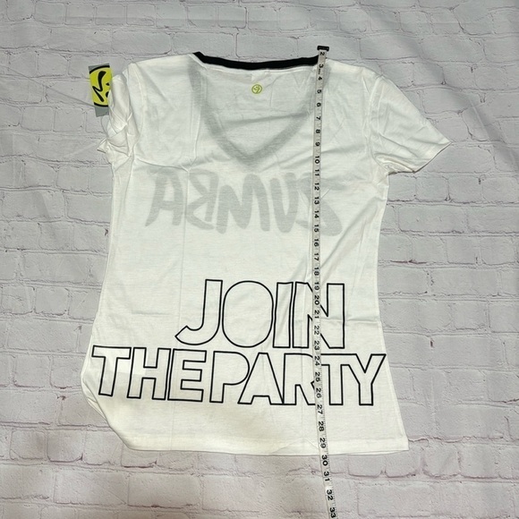 ZUMBA FITNESS women’s shapely V-Neck Tee in White “Join The Party” XXLarge NWT - Picture 7 of 10